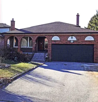 56 Fairchild Avenue Main, Toronto C07, On M2m 1t7