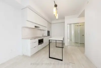 8 Eglinton Avenue E 2206, Toronto C10, On M4p 0c1