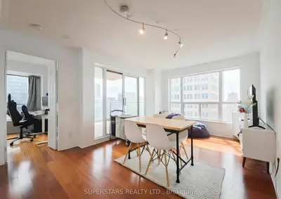 909 Bay Street 2105, Toronto C01, On M5s 3g2