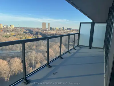 30 Inn On The Park Drive 1406, Toronto C13, On M3c 0p7