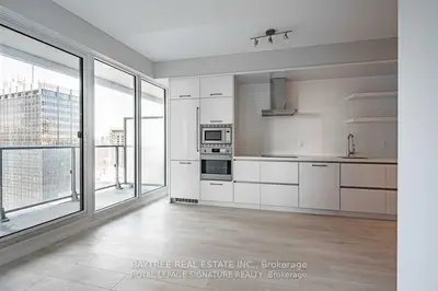 2221 Yonge Street 4006, Toronto C10, ON M4S 2B4