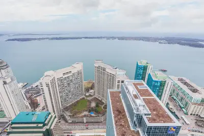 88 Harbour Street 6410, Toronto C01, On M5j 1b7