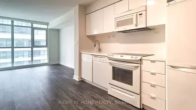 10 Capreol Court 703, Toronto C01, On M5v 4b3