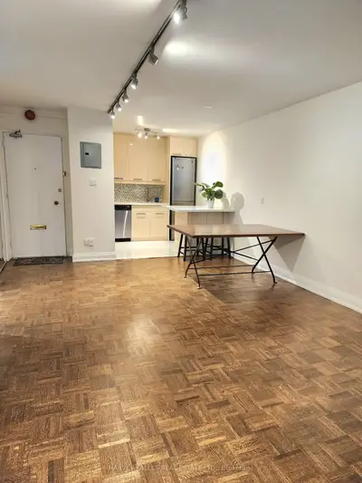60 Montclair Avenue 208, Toronto C03, ON M5P 1P7