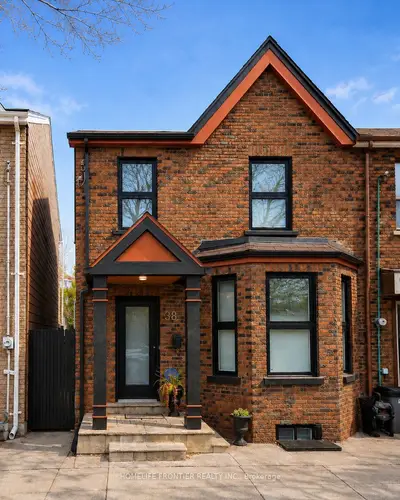 Att/Row/Townhouse in Toronto