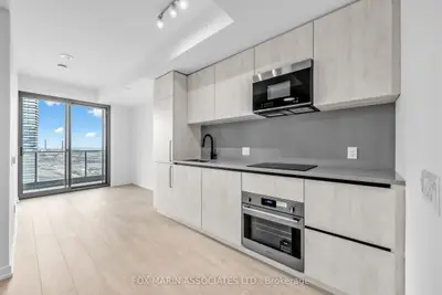 35 Parliament Street 2212, Toronto C08, On M5a 0z5