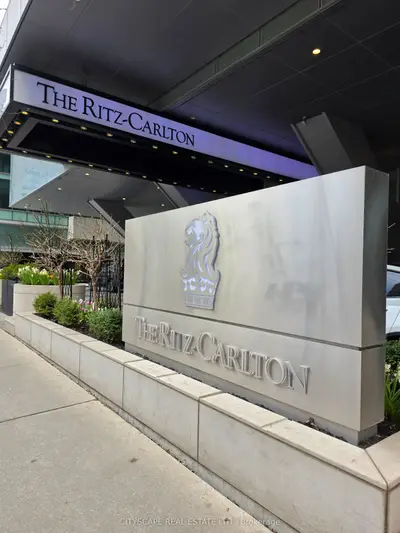 183 Wellington Street 4002, Toronto C01, On M5v 0a1
