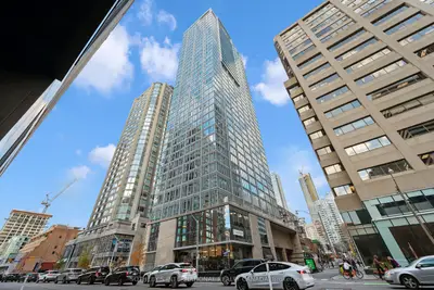 200 Cumberland Street 3005, Toronto C02, On M5r 1a2
