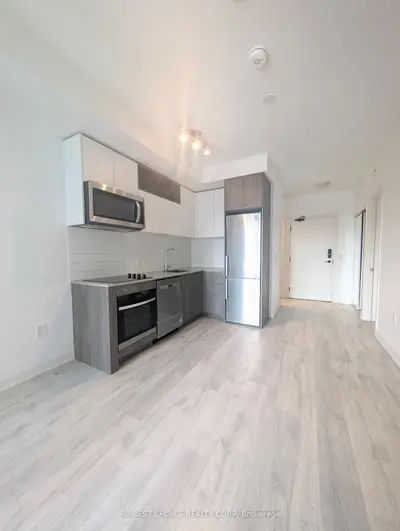70 Princess St Street 835, Toronto C08, On M5a 1e7