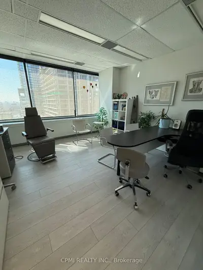 180 Dundas Street 2003, Toronto C01, ON M5G 1Z8