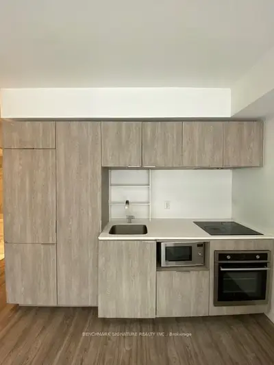 77 Shuter Street 603, Toronto C08, On M5b 0b8
