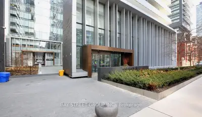 50 Charles Street E 1011, Toronto C08, On M4y 0c3