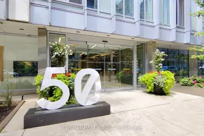 50 Mccaul Street 716, Toronto C01, On M5t 1v9