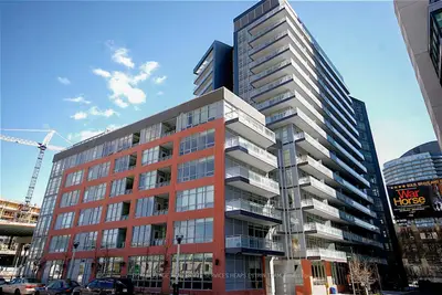 15 Bruyeres Mews 1004, Toronto C01, On M5v 0a7