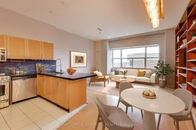 700 King Street W 801, Toronto C01, On M5v 2y6