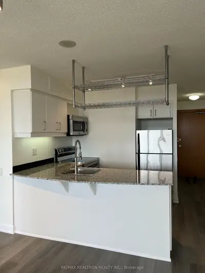 33 Sheppard Avenue E 2512, Toronto C14, On M2n 7k1