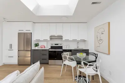 1106 Dundas Street W #2 Fl3, Toronto C01, On M6j 1x2