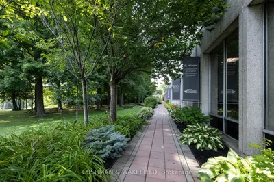 1129 Leslie Street, Toronto, On M3c 2k4