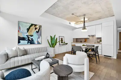 38 Stewart Street 604, Toronto C01, On M5v 0h1