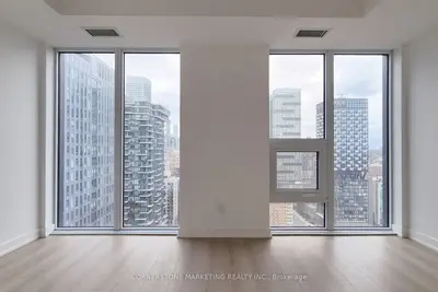 100 Queen Street E 2812, Toronto C08, On M5c 0b5