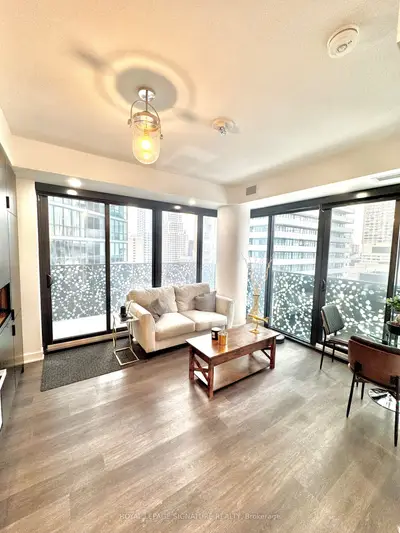 55 Charles Street E 1510, Toronto C08, On M4y 1s9