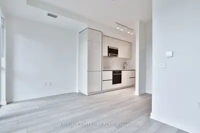 110 Broadway Avenue 712s, Toronto C10, On M4p 1v7