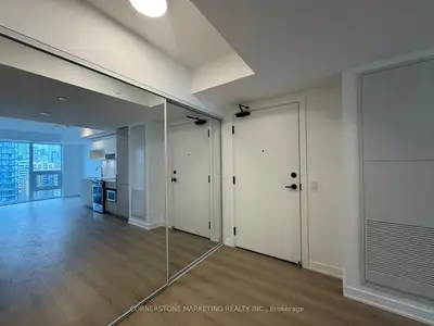100 Queen Street E 1917, Toronto C08, On M5c 0b5