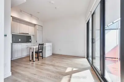 215 Queen Street W 1716, Toronto C01, On M5v 0p5