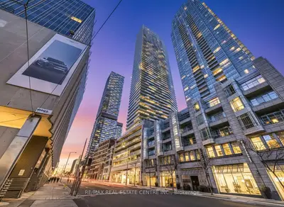 2221 Yonge Street 5404, Toronto C10, On M4s 0b8