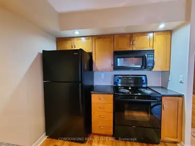270 Wellington Street W 819, Toronto C01, On M5v 3p5