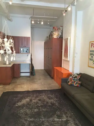 198 Walnut Avenue 2, Toronto, On M6j 2n6