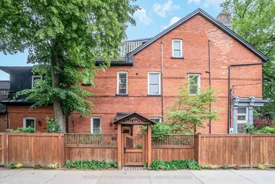 225 Major Street 3, Toronto C01, On M5s 2l4