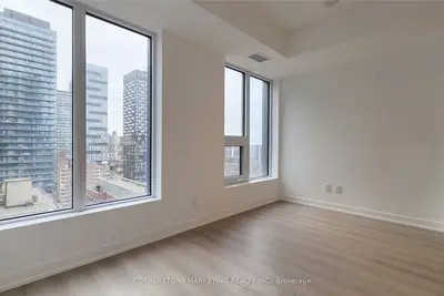 100 Queen Street E 1816, Toronto C08, On M5c 0b5