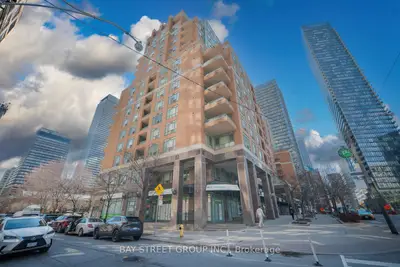 889 Bay Street 713, Toronto C01, On M5s 3k5