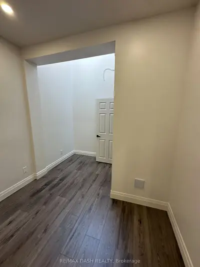 565 Yonge Street 4fl, Toronto C08, On M4y 1z2