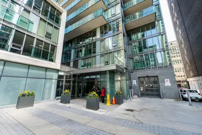 33 Lombard Street 216, Toronto C08, On M5c 3h8