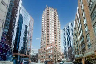 100 Hayden Street 1109, Toronto C08, On M4y 3c7