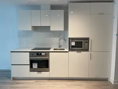 230 Simcoe Street 923, Toronto C01, On M5t 0g7