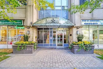 225 Wellesley Street E 709, Toronto C08, On M1x 1x8