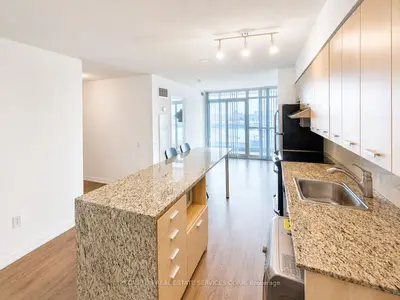 29 Singer Court 712, Toronto C15, On M5v 3z7