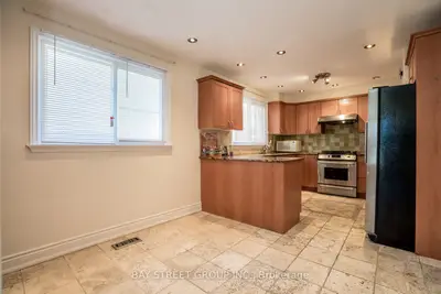 38 Foursome Crescent, Toronto, On M2p 1w3