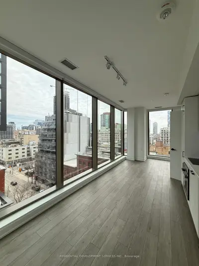 88 Queen Street 703, Toronto C08, On M5c 0b6