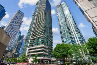 33 Bay Street 1111, Toronto C01, On M5j 2z3