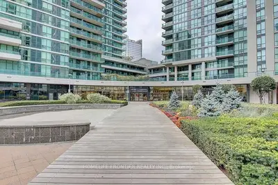 18 Harbour Street 408, Toronto C01, On M5j 2z6