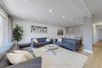 26 Faye Drive, Toronto C15, On M2j 3s6