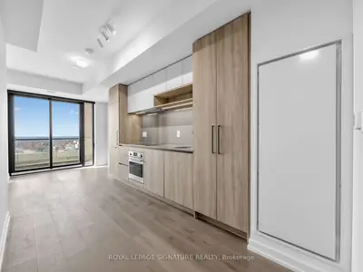 181 Sterling Road 1403, Toronto C01, On M6r 0b2