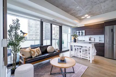 11 Charlotte Street 2004, Toronto C01, On M5v 0m6