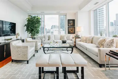 88 Davenport Road 1602, Toronto C02, On M5r 0a5