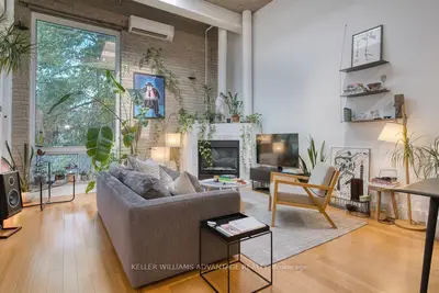 264 Seaton Street 206, Toronto C08, On M5a 2t4