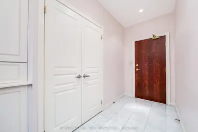 1 Deer Park Crescent 903, Toronto, On M4v 3c4